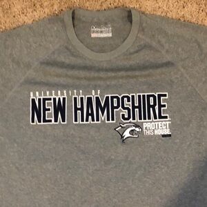 Men’s University of New Hampshire short sleeve gray medium  Under Armour shirt
